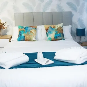 Superb Stonewall Terrace London