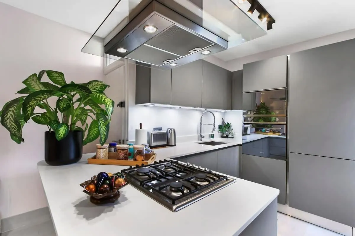 Modern Double Bedroom In City Apartment Room 2 London Holiday home