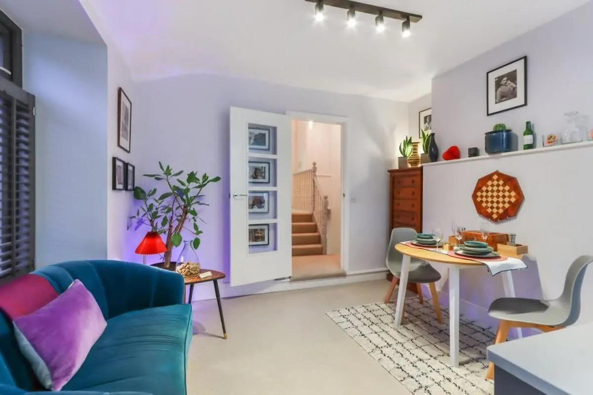 Modern Double Bedroom In City Apartment Room 2 London Holiday home
